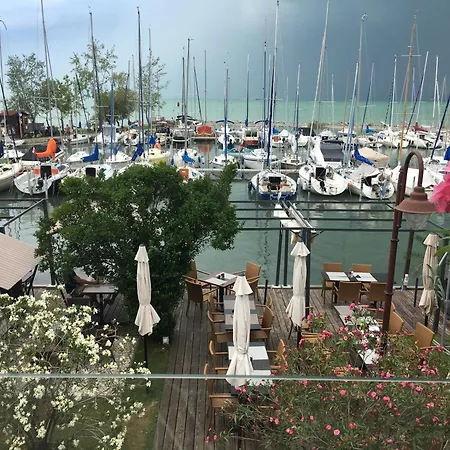Calypso Lakeside & Lux Гостевой дом 4*