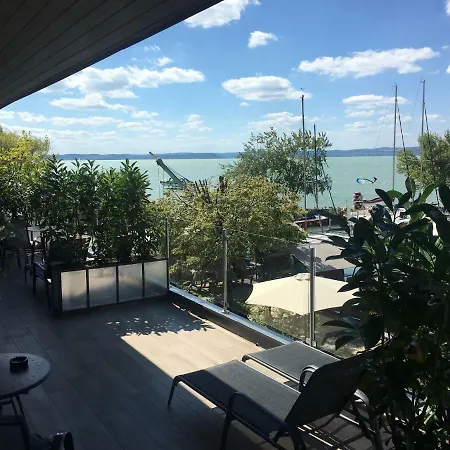 Calypso Lakeside & Lux Гостевой дом 4*