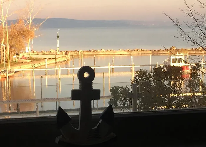 בית הארחה Calypso Lakeside & Lux