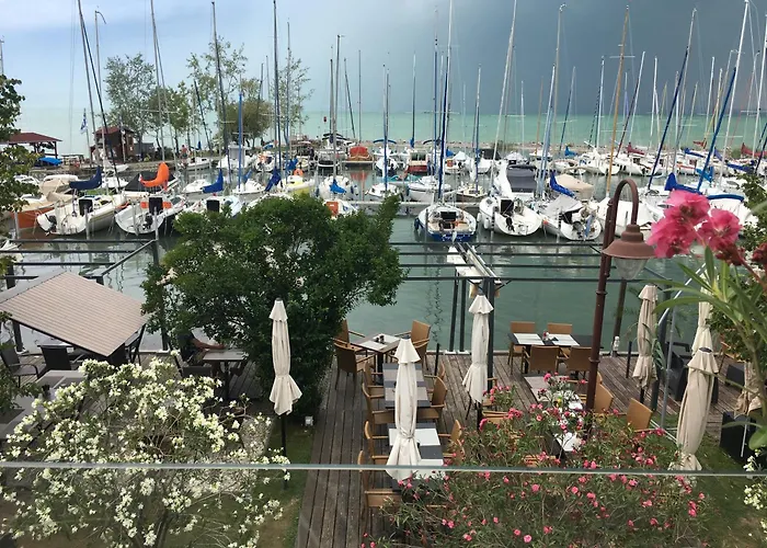 Calypso Lakeside & Lux Vendégház 4*