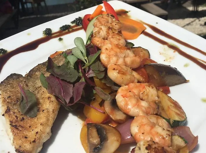 Calypso Lakeside & Lux