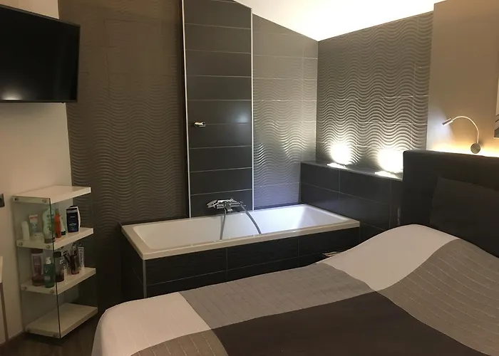 Calypso Lakeside & Lux Гостевой дом Шиофок