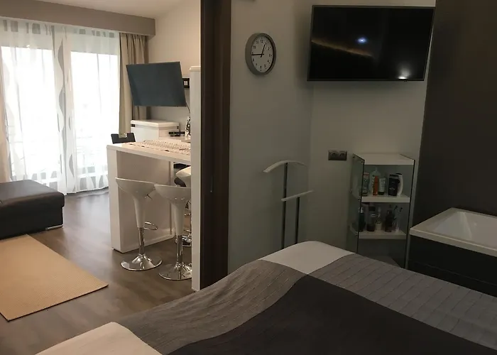 Calypso Lakeside & Lux 4* שיופוק