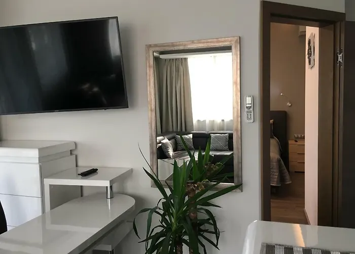 Calypso Lakeside & Lux בית הארחה 4*