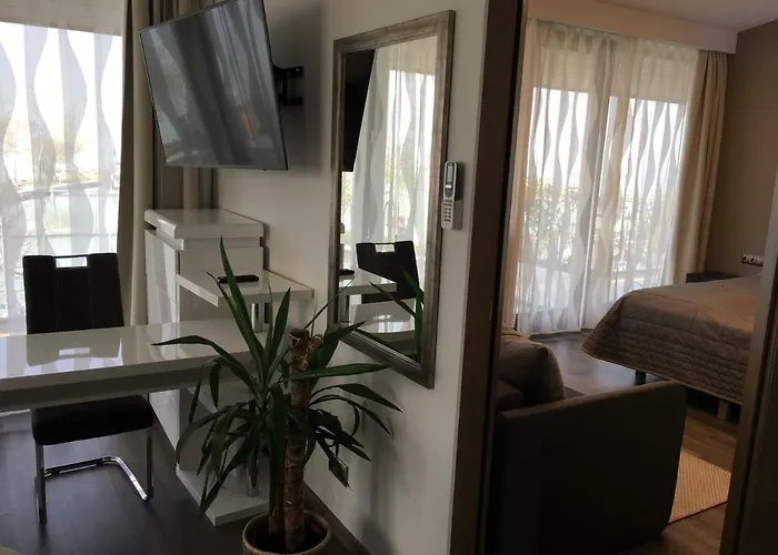 Calypso Lakeside & Lux 4*