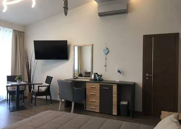 בית הארחה Calypso Lakeside & Lux שיופוק